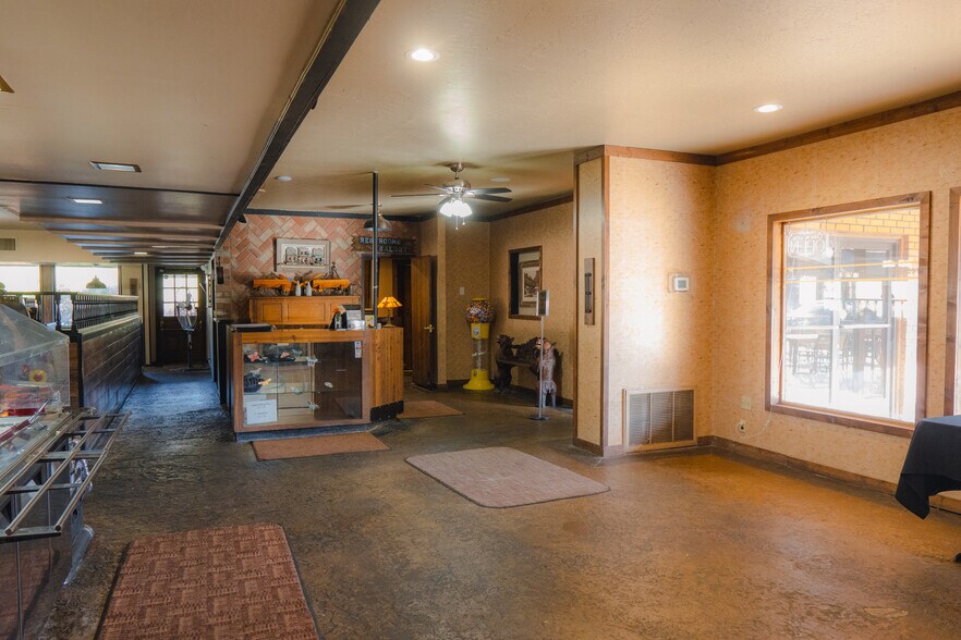 More Photos Of 5159 CA-140, Mariposa Restaurant For Sale