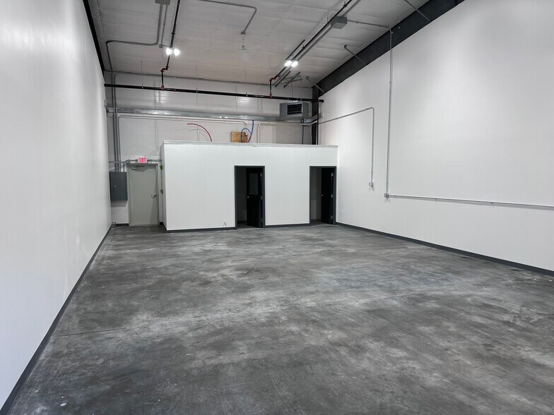 More Photos Of 1248 Portland Rd, Arundel Flex For Lease