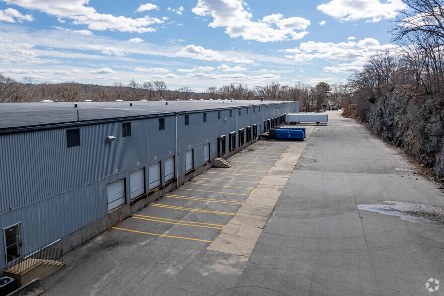 More Photos Of 45 Holton St, Winchester Distribution For Lease