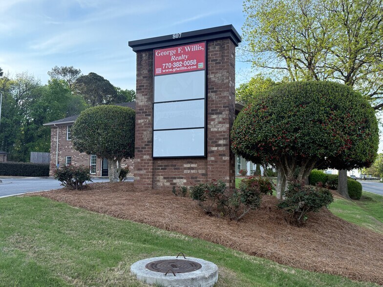 More Photos Of 807 N Tennessee St, Cartersville Office For Lease