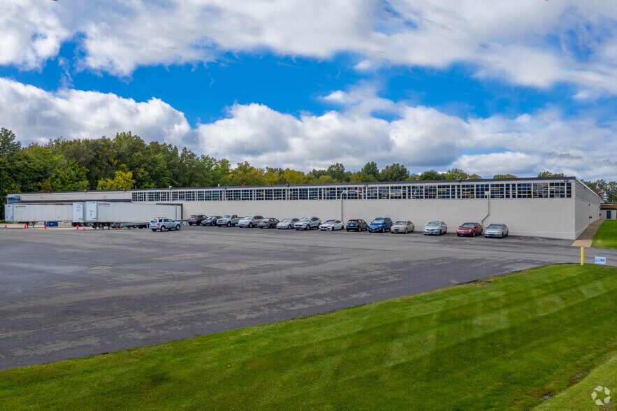 More Photos Of 1366 Commerce Dr, Stow Manufacturing For Lease