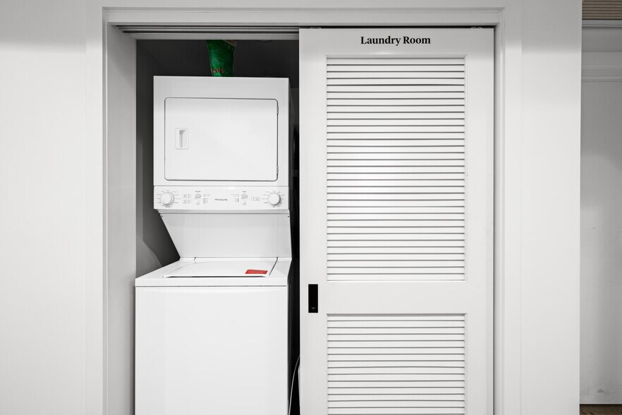 More Photos Of 2301 S Cloverdale Ave, Los Angeles Apartments For Sale