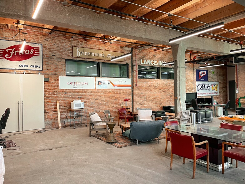 More Photos Of 4130-4150 S Wabash Ave, Chicago Manufacturing For Lease