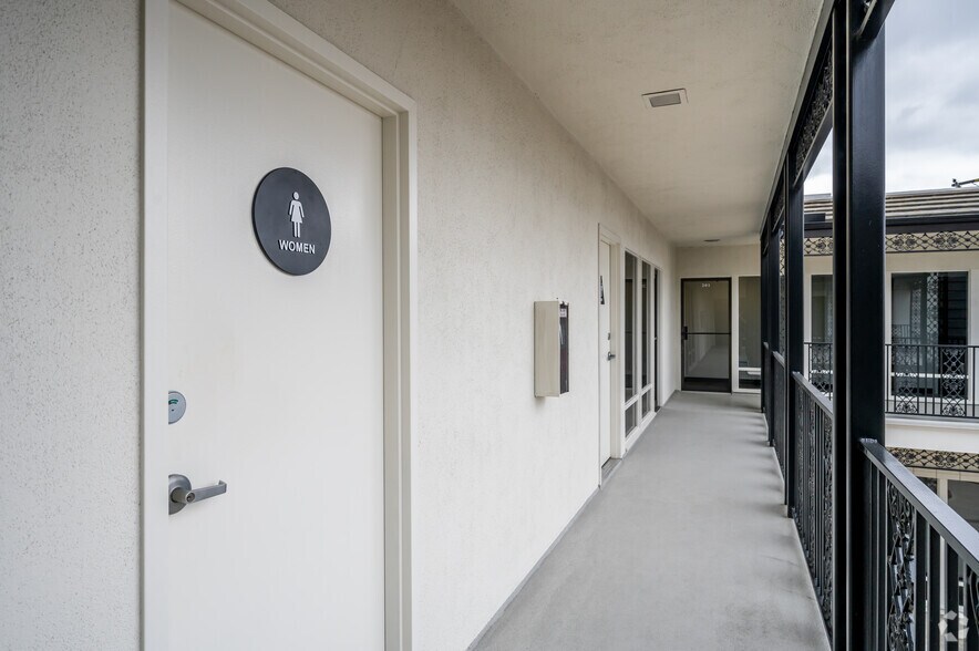 More Photos Of 100 W Valencia Mesa Dr, Fullerton Medical For Lease