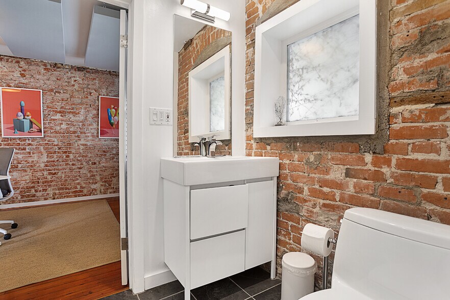 More Photos Of 1322 Innes Pl, Venice Office Residential For Sale