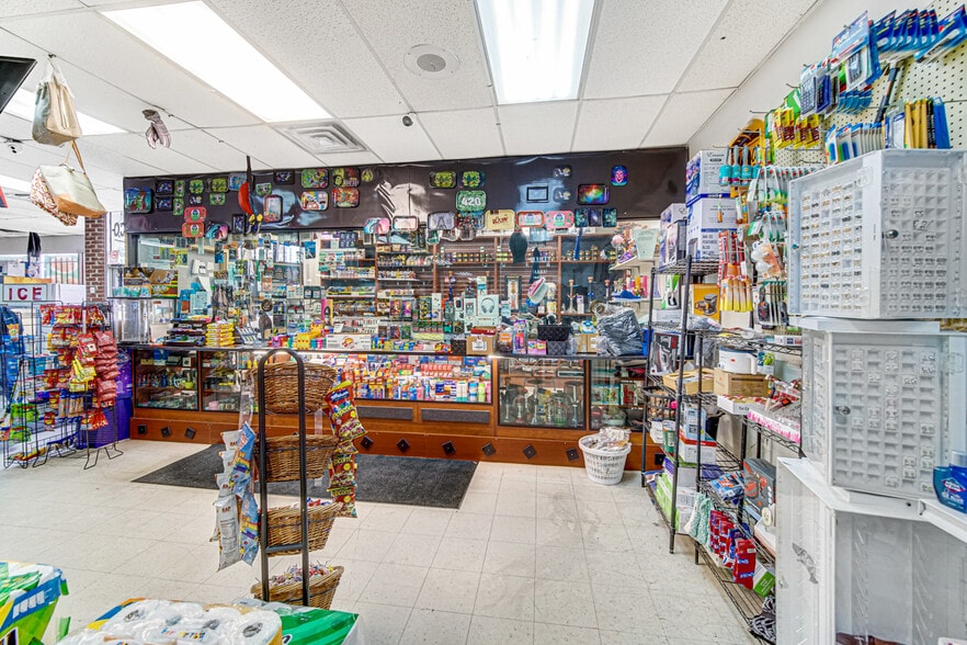 More Photos Of 5600-5612 W Division St, Chicago Storefront For Sale