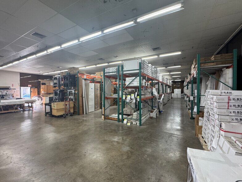 More Photos Of 330 Sand Island Access Rd, Honolulu Warehouse For Lease