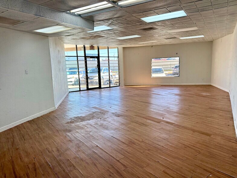 More Photos Of 6750-6772 Ingram Rd, San Antonio Storefront Retail Office For Lease