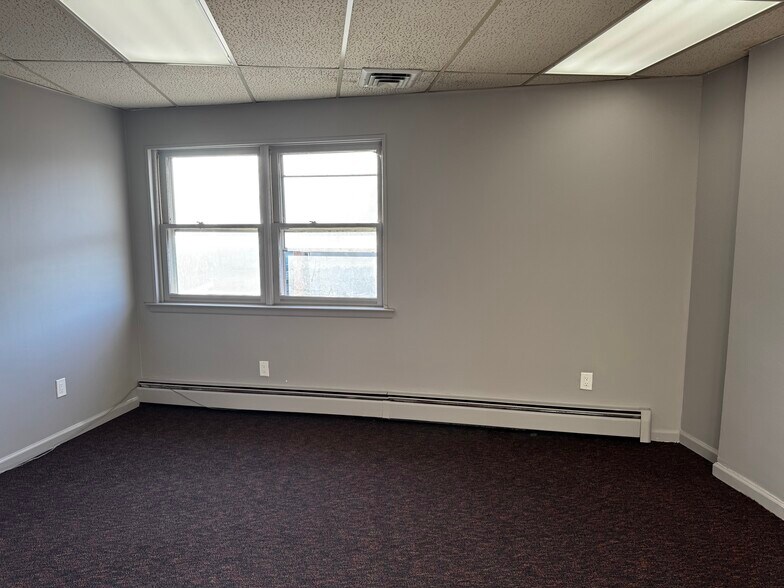 More Photos Of 686 Broadway, Massapequa Office For Lease