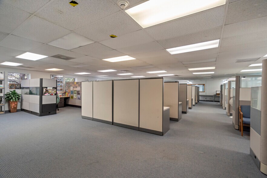 More Photos Of 4985 N 30th St, Colorado Springs Manufacturing For Sale