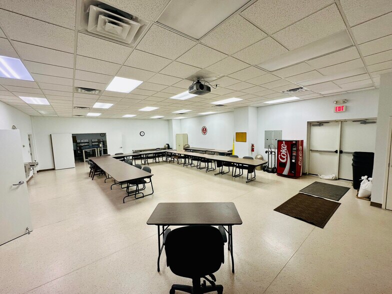 More Photos Of 12272 Intraplex Pky, Gulfport Office For Sale