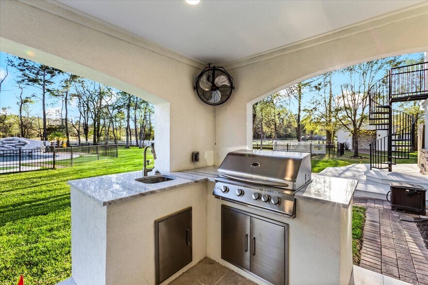 More Photos Of 8811 West Ln, Magnolia Office For Sale