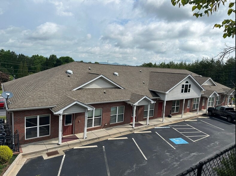More Photos Of 24 Alicia Ln, Dahlonega General Retail For Lease
