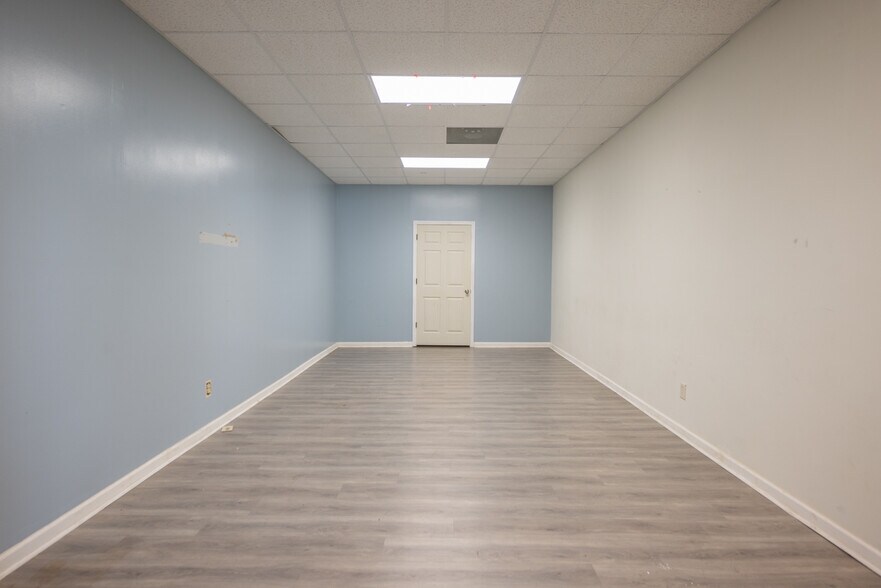 More Photos Of 1006 Lynn Ln, Starkville Flex For Lease