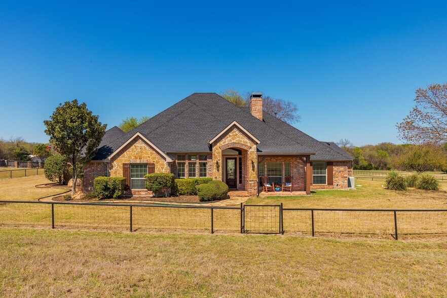 More Photos Of 11030 Wild Rose Ln, Anna Multifamily For Sale
