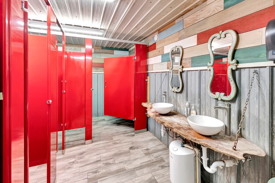 More Photos Of 321 Kolle Road, Inez General Retail For Sale