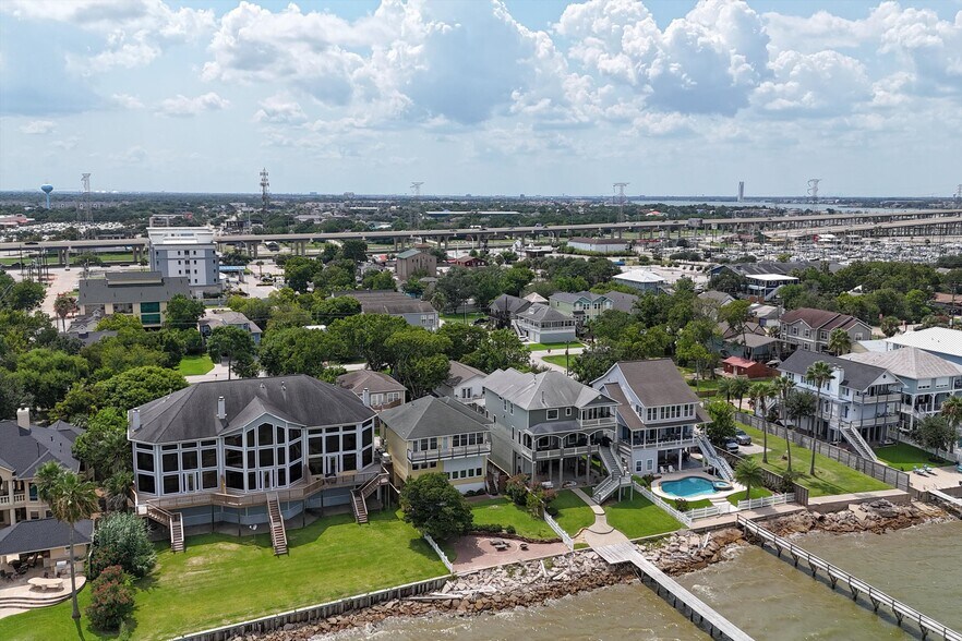 More Photos Of 804 Bay Ave, Kemah Specialty For Sale