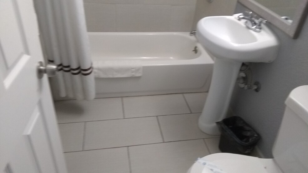 More Photos Of 904 W Main St, Quartzsite Hotel For Sale