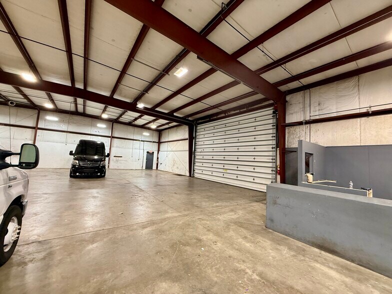 More Photos Of 965 Repp Dr, Columbus Warehouse For Lease