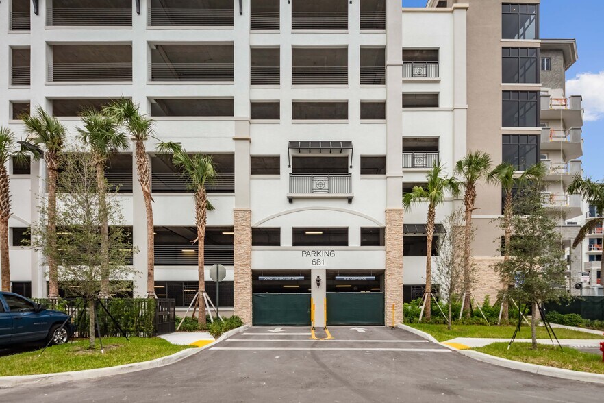 More Photos Of 600 N Pine Island Rd, Plantation Office For Lease