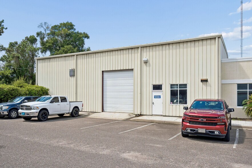 More Photos Of 497 Jessen Ln, Charleston Warehouse For Lease