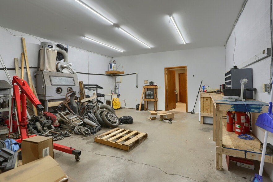 More Photos Of 164 W 4th St, Lewistown Auto Repair For Sale