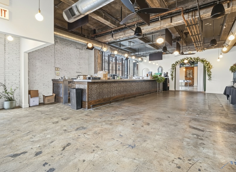 More Photos Of 2500 W Chicago Ave, Chicago Storefront For Lease