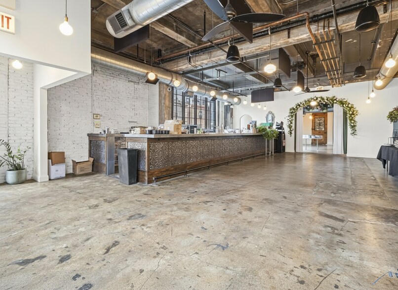 More Photos Of 2500 W Chicago Ave, Chicago Storefront For Lease