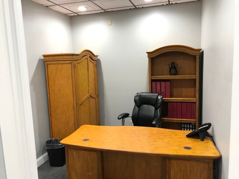 More Photos Of 2385 Tampa Rd, Palm Harbor Coworking Space