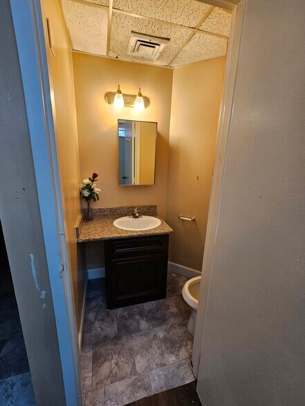 More Photos Of 8300 Homestead Rd, Houston Office For Sale