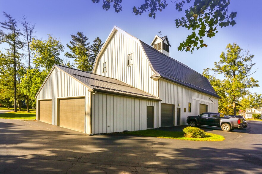 More Photos Of 4588 S Park Ave, Hamburg Office Residential For Sale