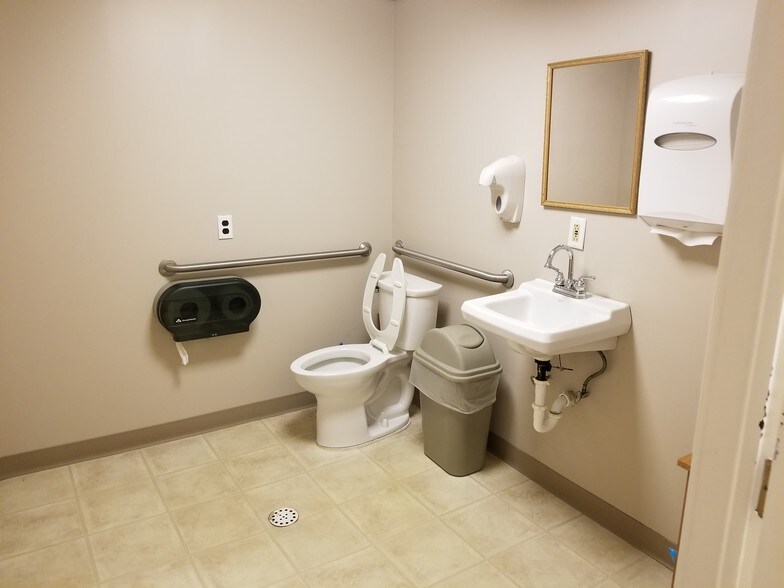 More Photos Of 239 Ash St, Tipton Medical For Lease