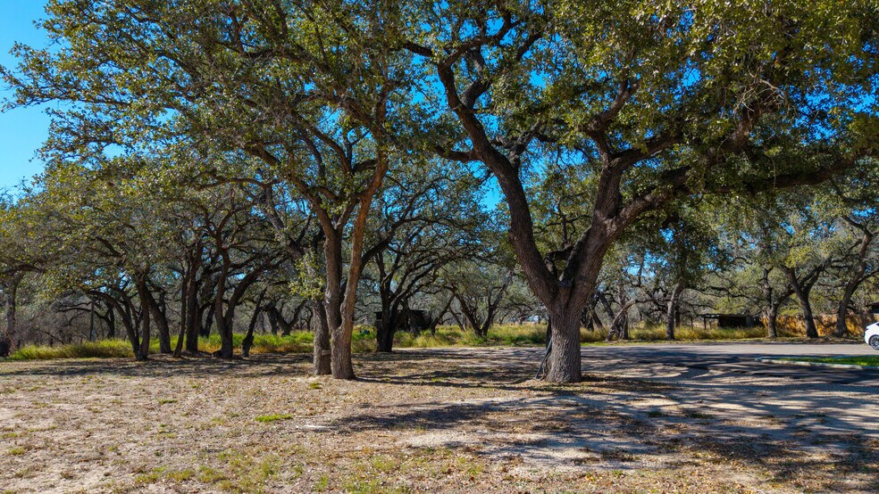 More Photos Of 5683 US Highway 181 N, Floresville Office For Sale