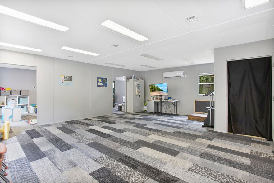 More Photos Of 37143 Clinton Ave, Dade City Light Distribution For Sale