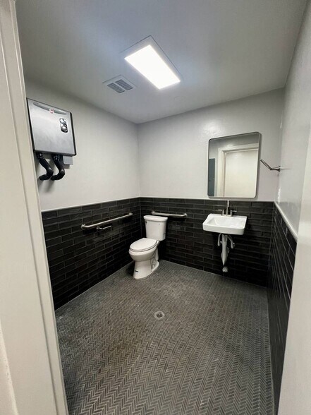 More Photos Of 731 E River Ave, Porterville Warehouse For Lease