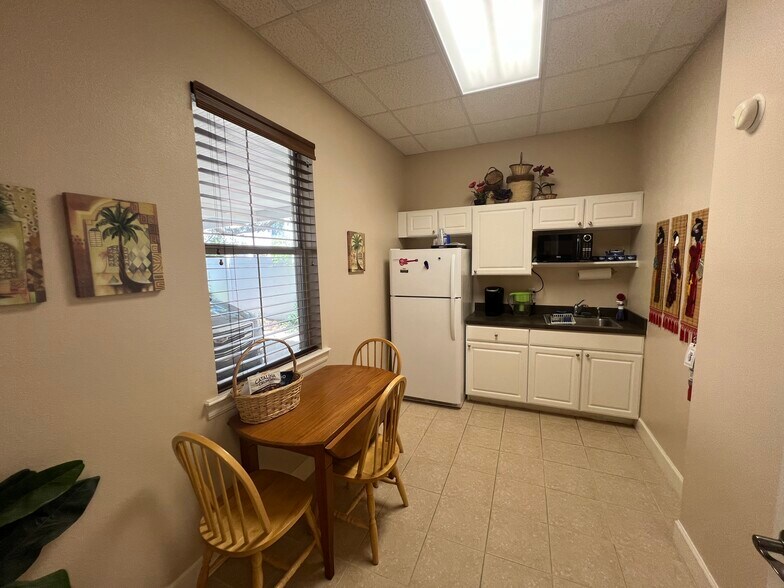 More Photos Of 114 S Fremont Ave, Tampa Office For Sale