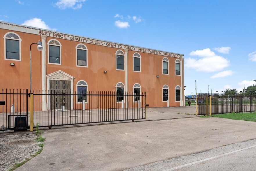 More Photos Of 1941 Spring Cypress Rd, Spring Warehouse For Sale