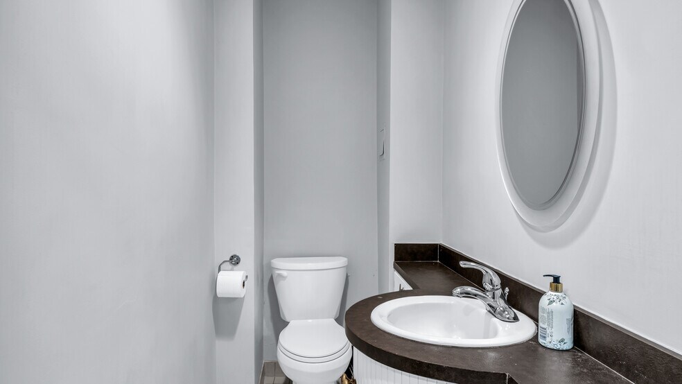 More Photos Of 484 Pelissier St, Windsor Office For Sale