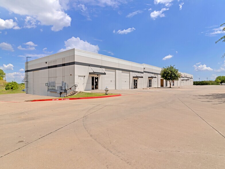 More Photos Of 405 Powerhouse St, McKinney Warehouse For Lease