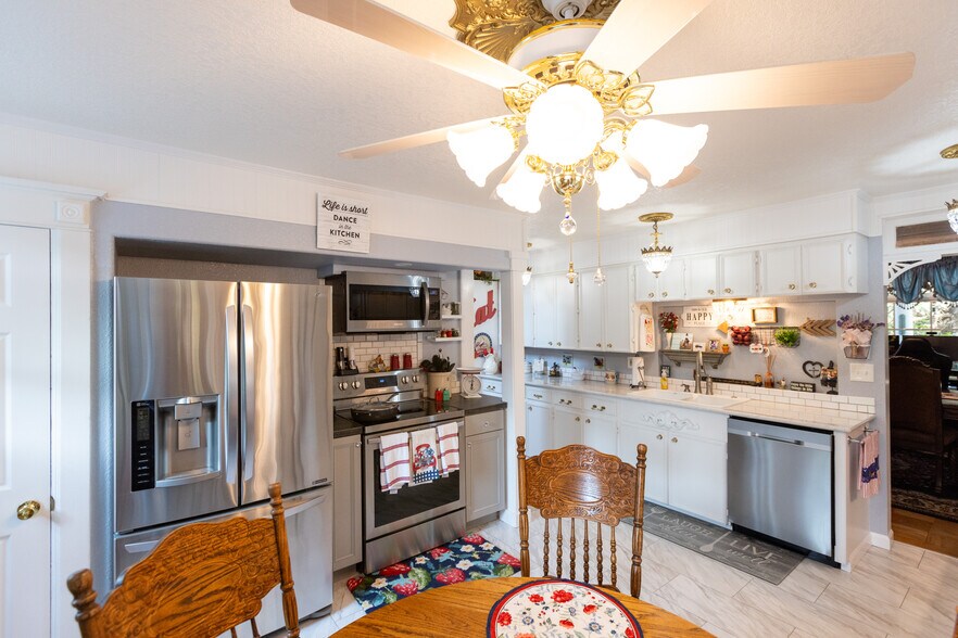 More Photos Of 620 Davis St, Wasco Specialty For Sale