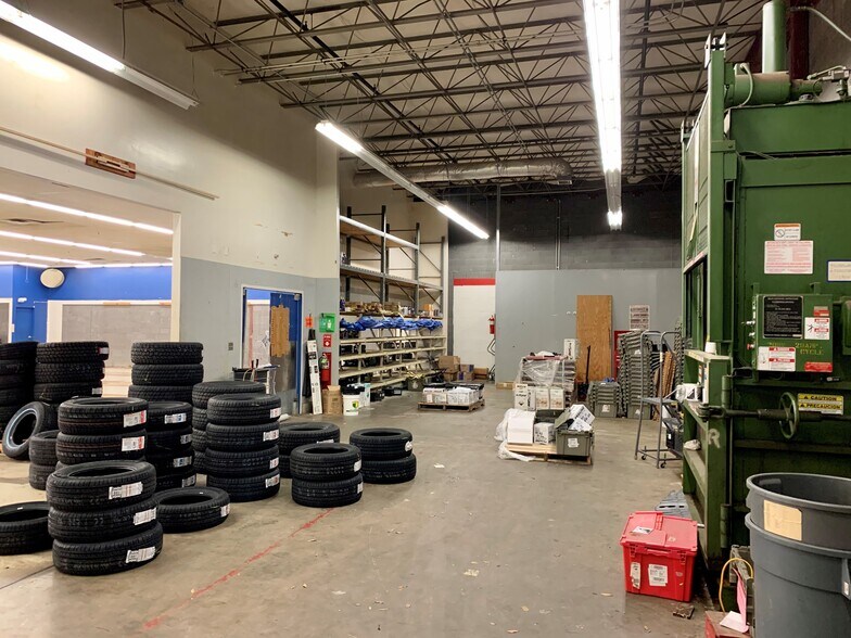 More Photos Of 1100 Behrman Hwy, Gretna General Retail For Lease