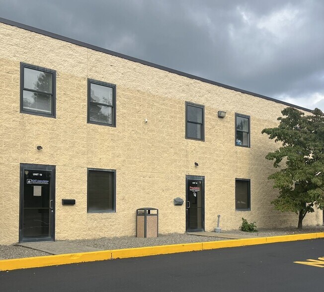 More Photos Of 324 2nd Street Pike, Southampton Light Distribution For Lease