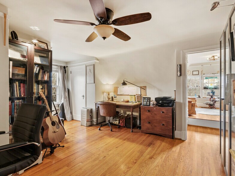 More Photos Of 506 W Main St, Burnsville Freestanding For Sale