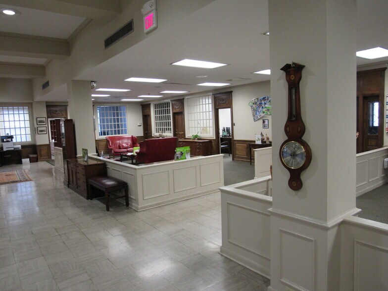 More Photos Of 710 Main St, Columbus Office For Sale