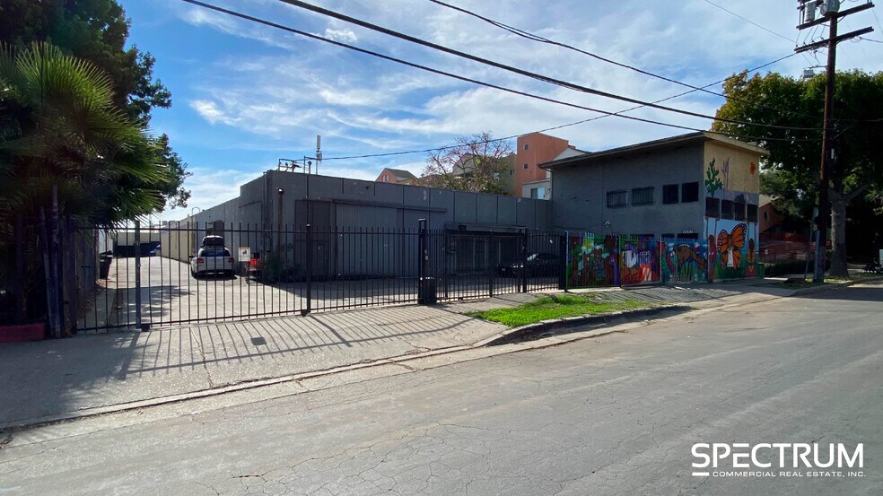 Primary Photo Of 14532 Blythe St, Van Nuys Manufacturing For Lease
