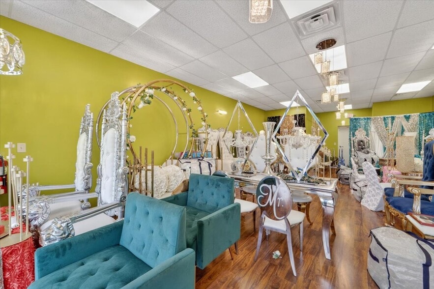 More Photos Of 2055 Blue Spring Rd, Huntsville Storefront Retail Office For Sale