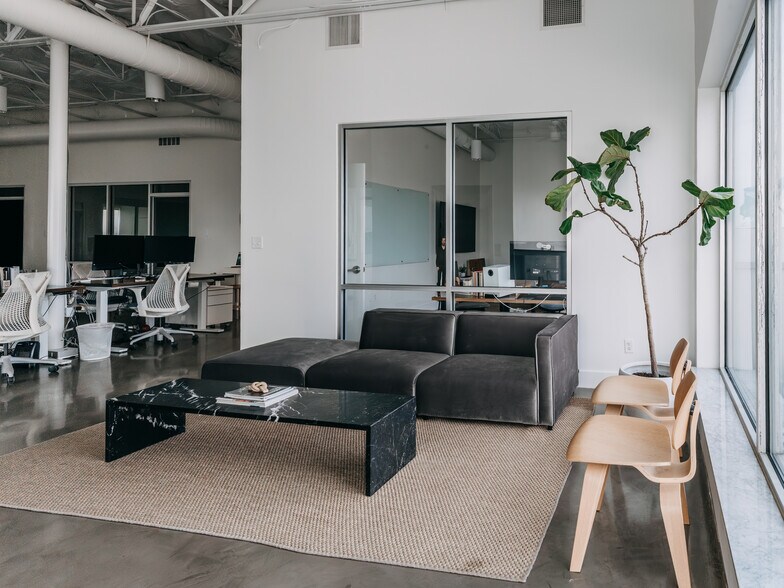 More Photos Of 9555 Harmon Rd, Fort Worth Office For Lease
