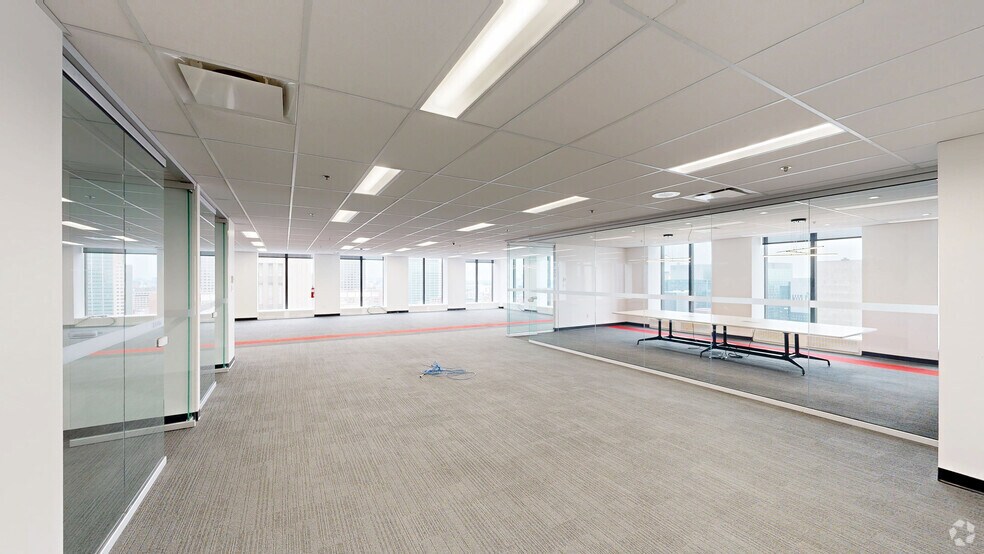 More Photos Of 500 Pl D'armes, Montréal Office For Lease