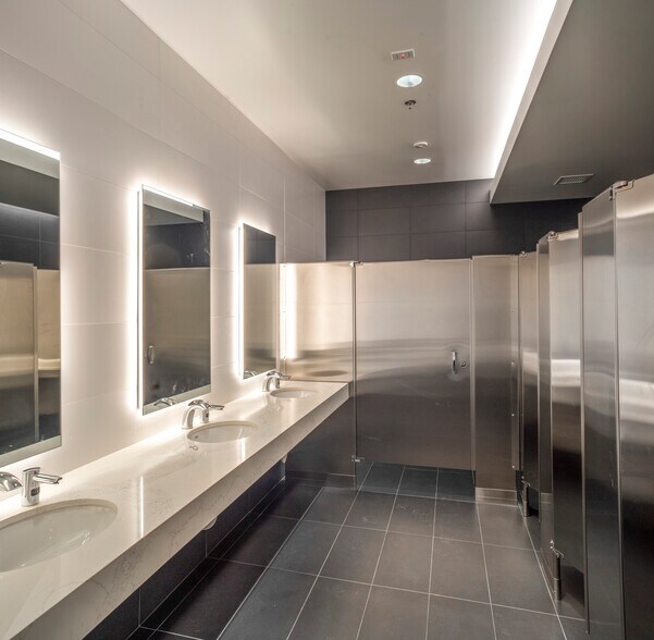 More Photos Of 2101 Wilshire Blvd, Santa Monica Medical For Sale