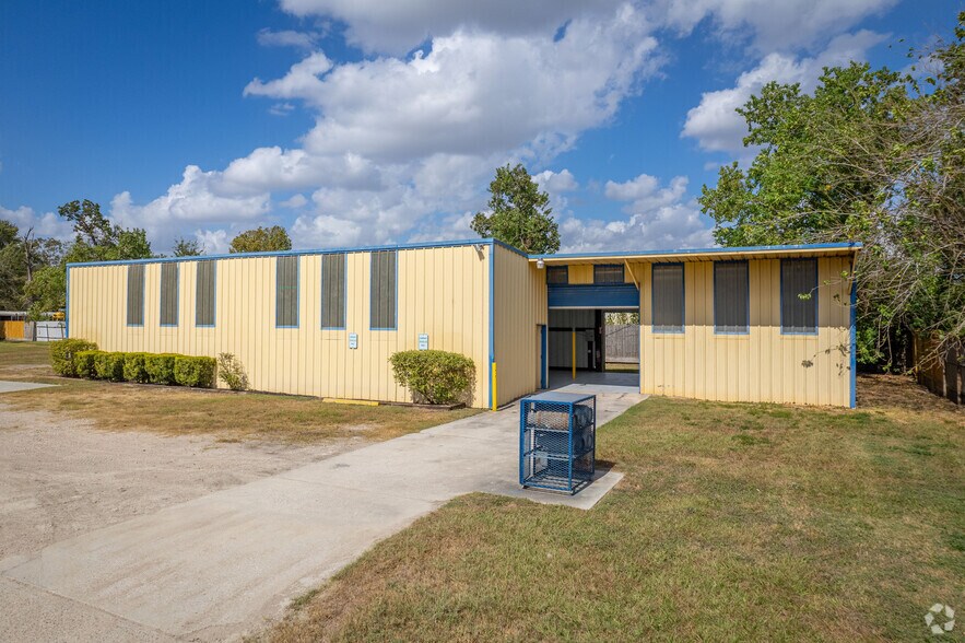 More Photos Of 11601 McKinley St, Houston Manufacturing For Sale